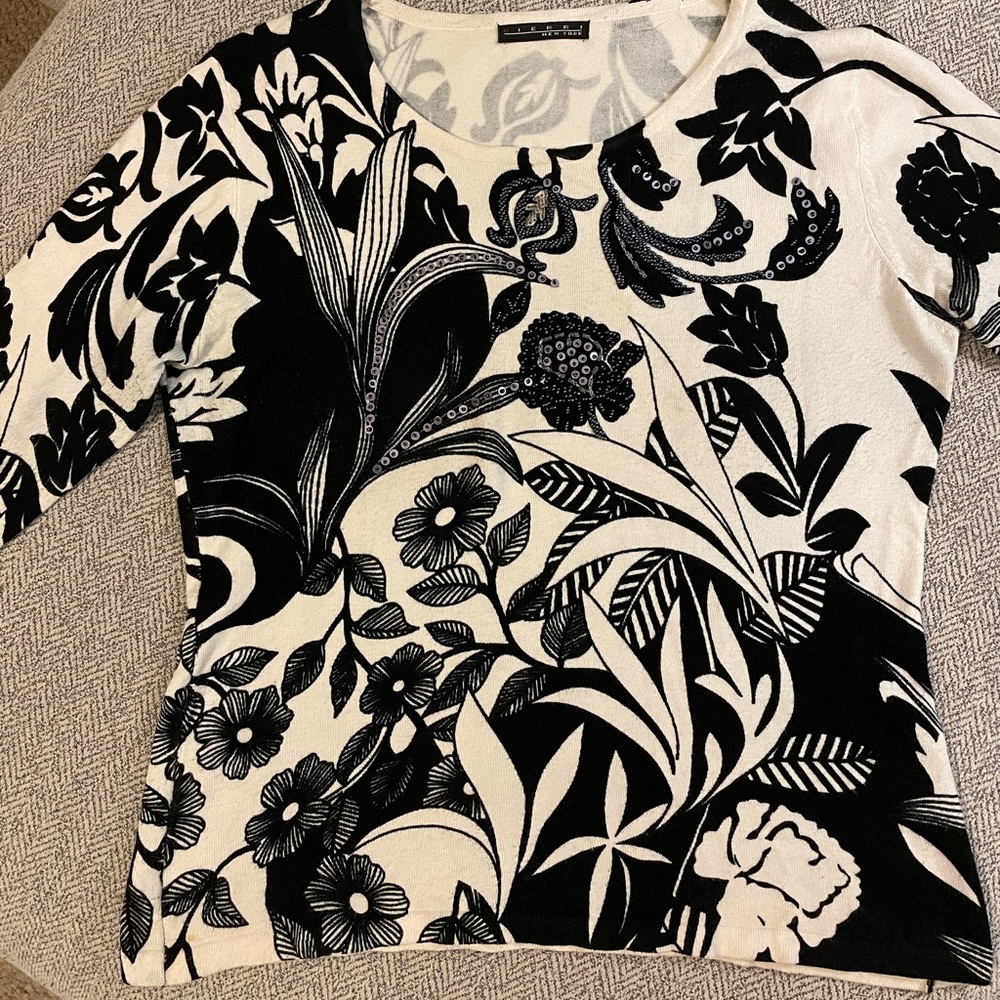 Black and cream stretch sweater